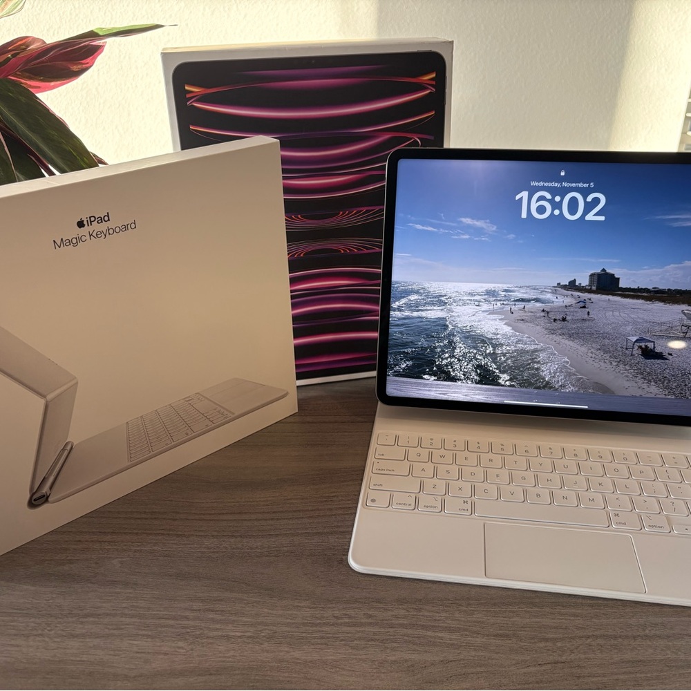 Apple iPad Pro 12.9” with Magic Keyboard